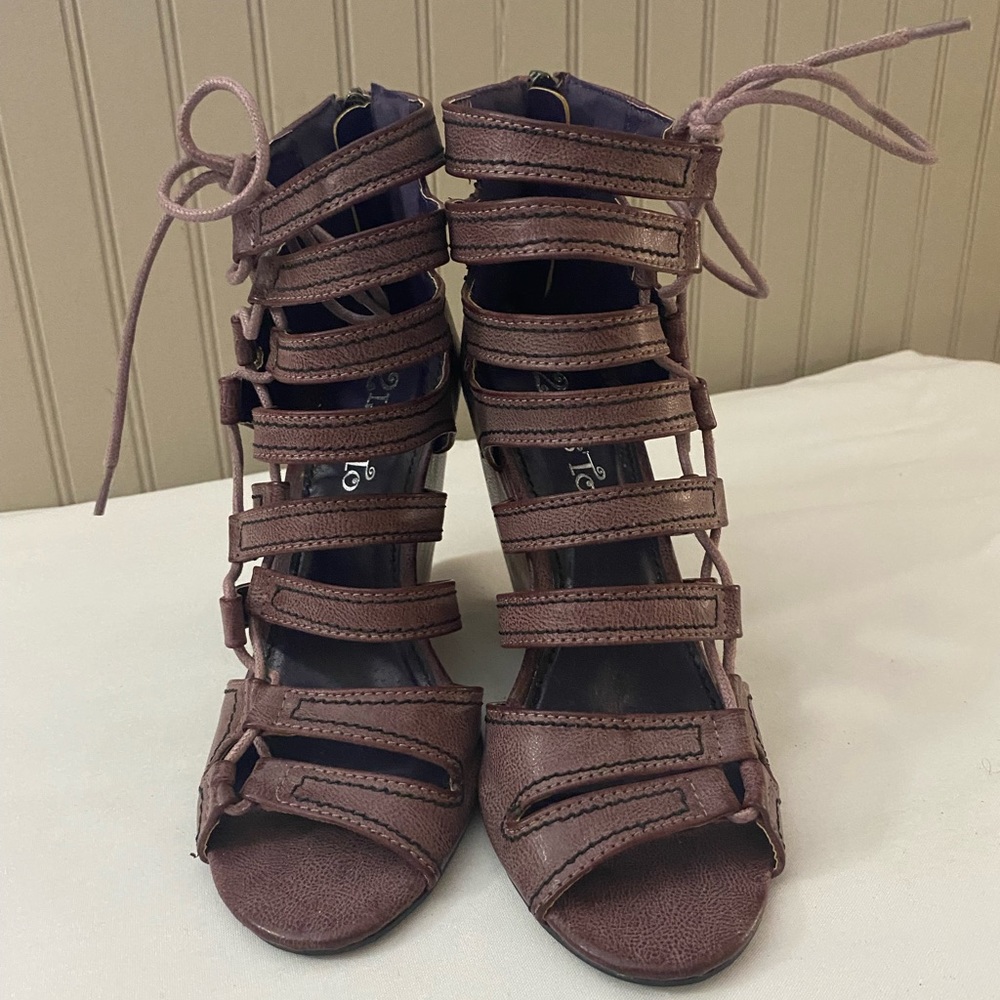 2Lips Too Purple scrappy wedge size 7